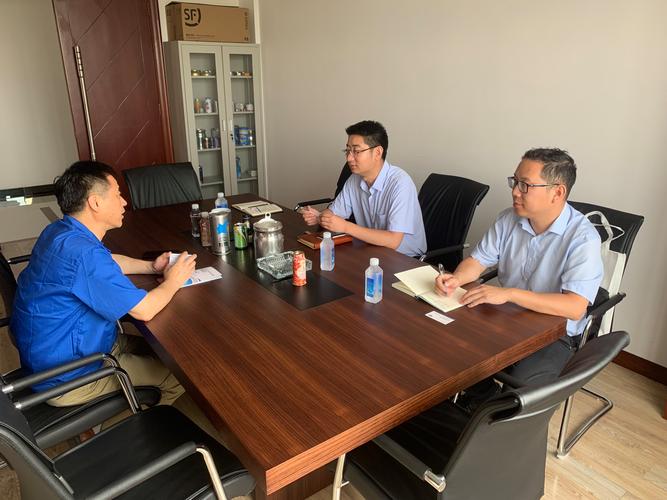 到来表示感谢,并详细介绍了公司总体经营情况,特色产品以及存在的问题